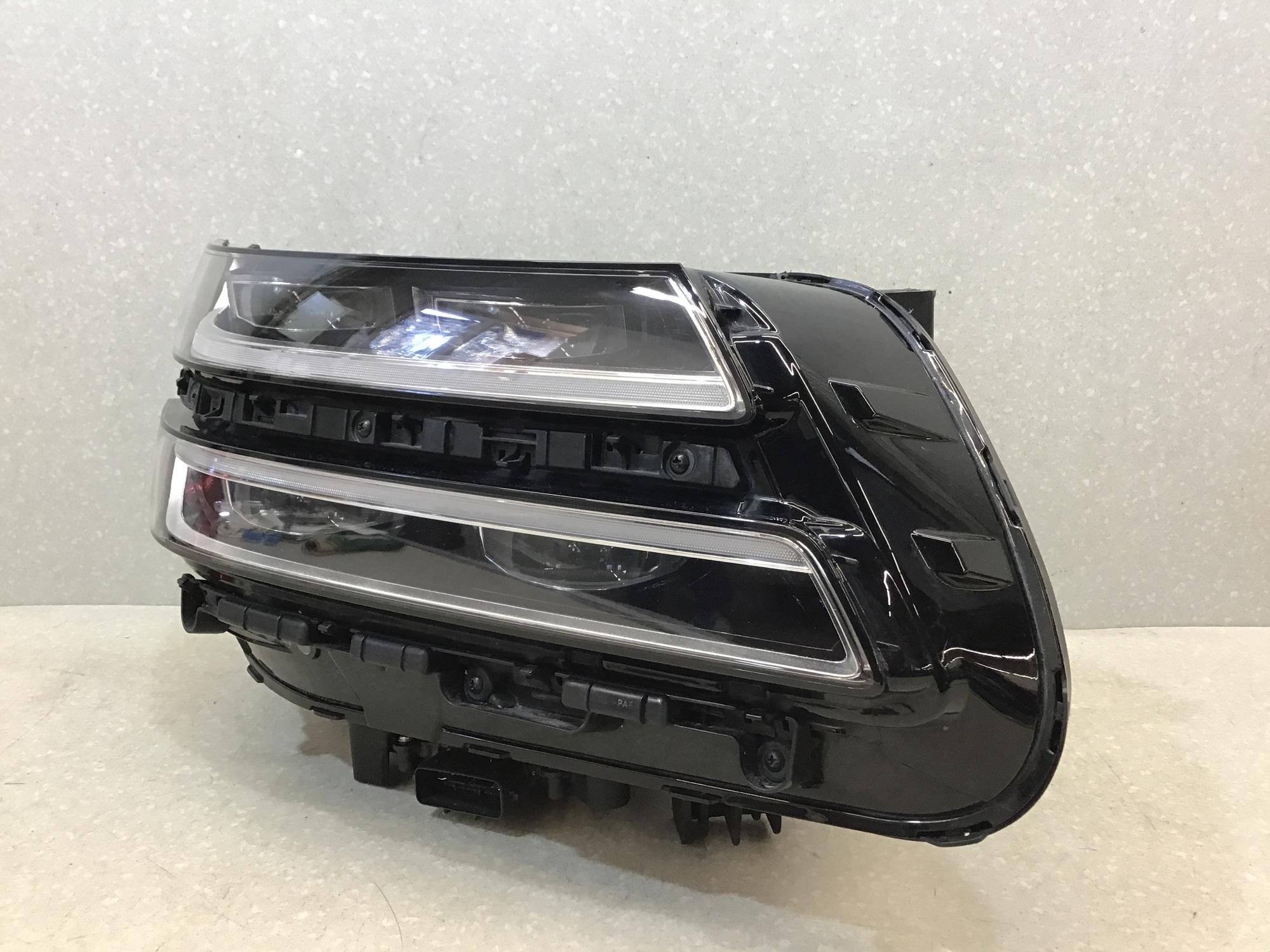 Фара правая Genesis GV70 (JK1) 2020> Фара правая Genesis GV70 (JK1) 2020>