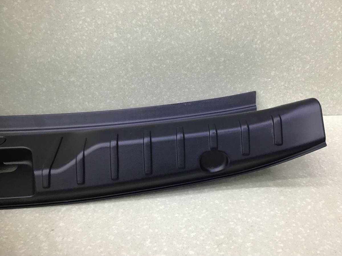 Накладка замка багажника BMW 5-series F10/F11 2009-2016 Накладка замка багажника BMW 5-series F10/F11 2009-2016