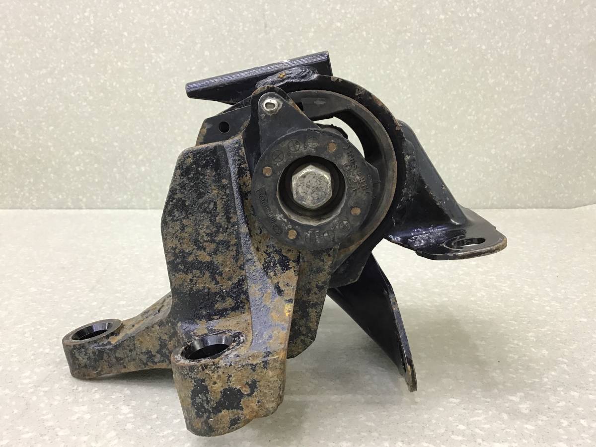 Опора КПП левая Mazda CX-7 (ER) 2006-2012 Опора КПП левая Mazda CX-7 (ER) 2006-2012