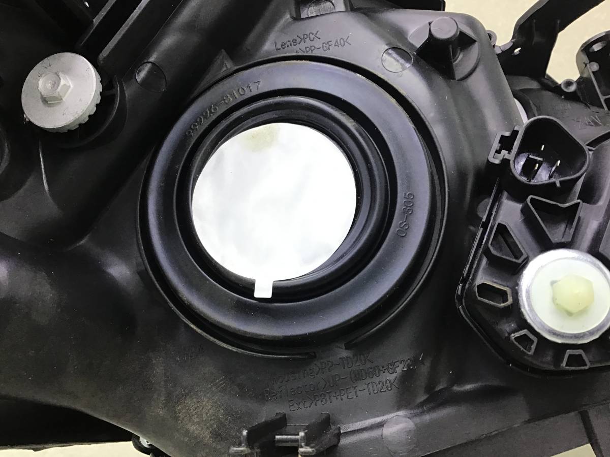 Фара левая Toyota Corolla (ZZE150) 2006-2013 Фара левая Toyota Corolla (ZZE150) 2006-2013