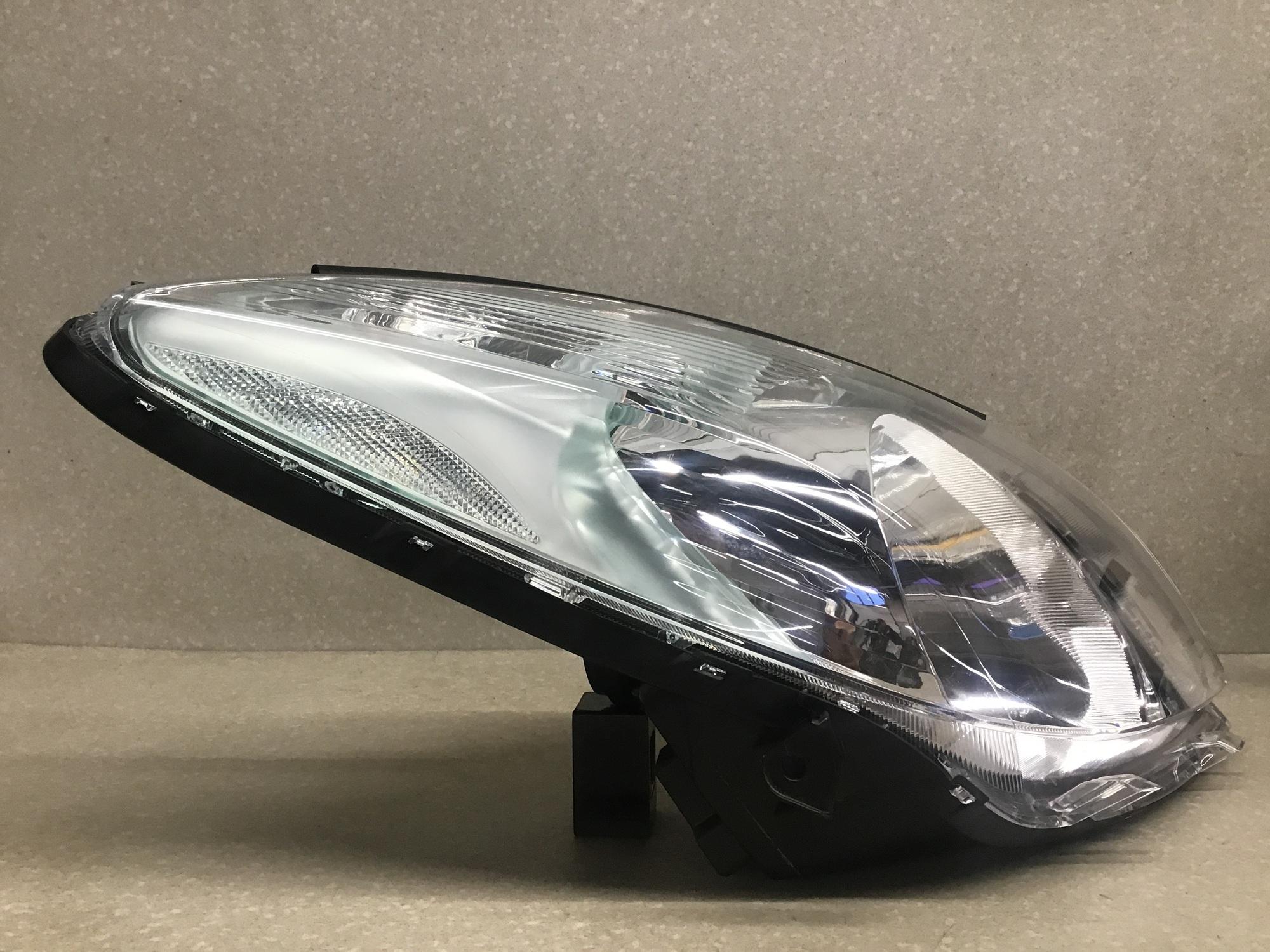 Фара правая Toyota Vitz P90 2005-2011 Фара правая Toyota Vitz P90 2005-2011