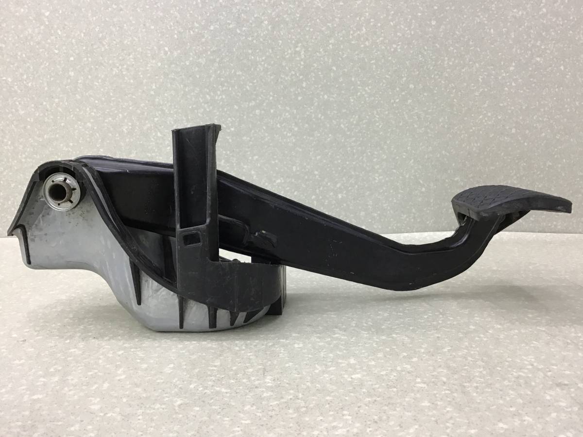 Педаль тормоза Mercedes-Benz C-Class (W204) 2007-2014 Педаль тормоза Mercedes-Benz C-Class (W204) 2007-2014