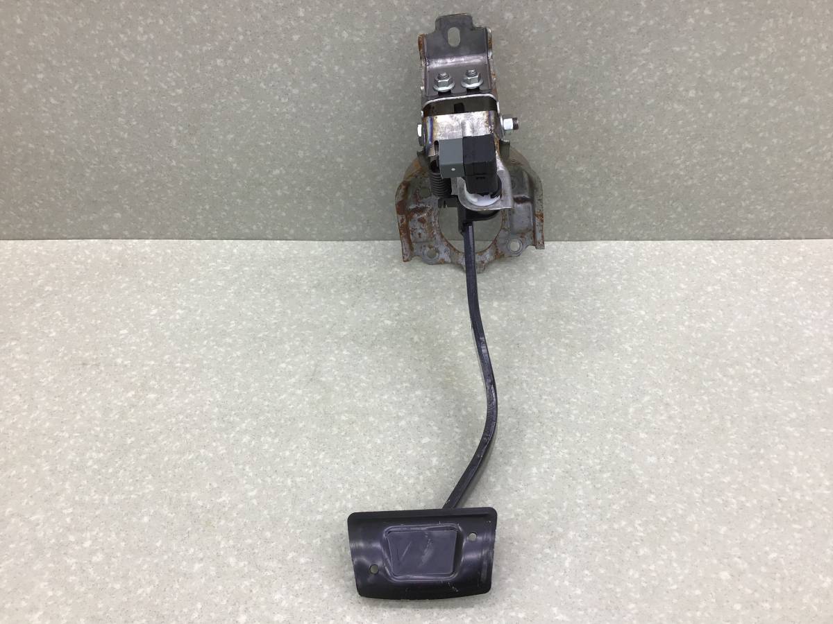 Педаль тормоза Hyundai Sonata 6 (YF) 2010-2014 Педаль тормоза Hyundai Sonata 6 (YF) 2010-2014