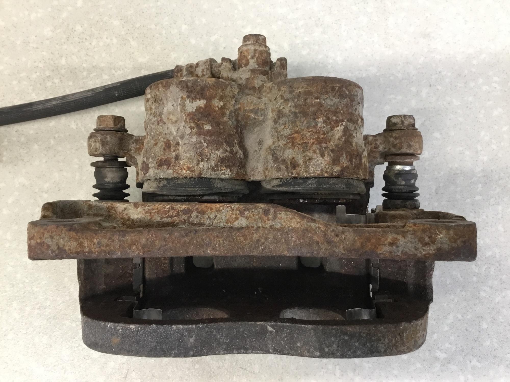 Суппорт передний правый, Subaru Impreza (G11) 2000-2007 Суппорт передний правый, Subaru Impreza (G11) 2000-2007
