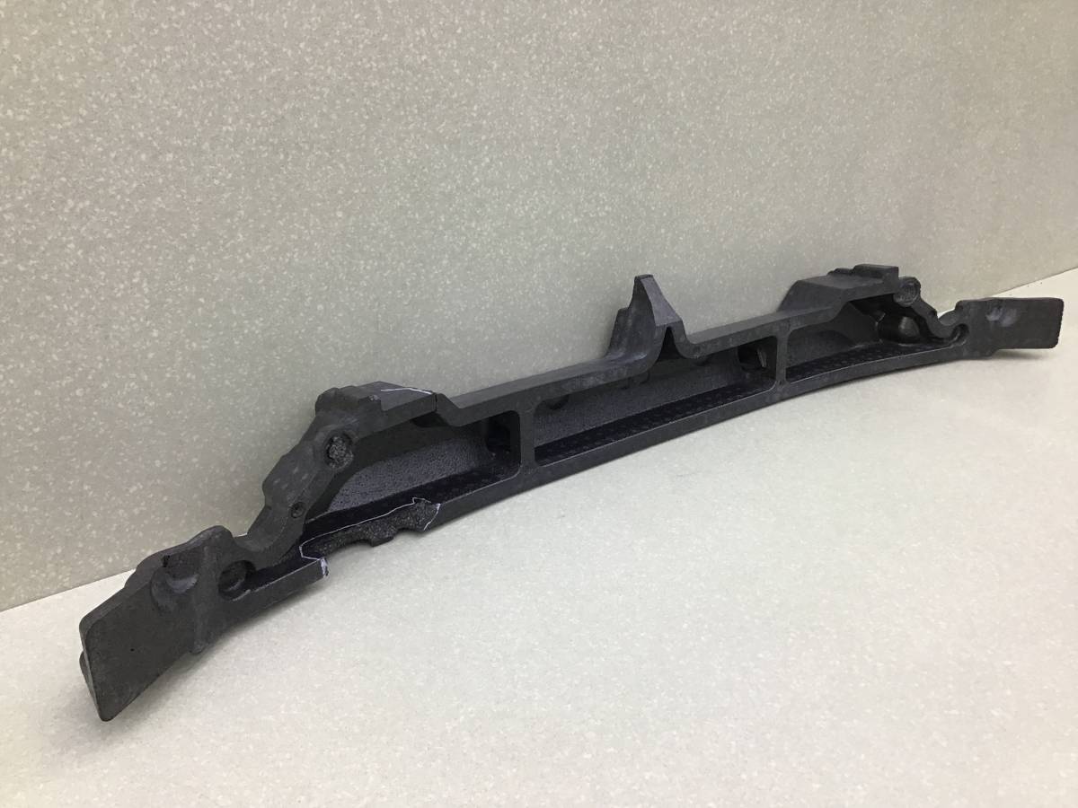 Наполнитель переднего бампера Toyota Rav 4 (XA50) 2018>