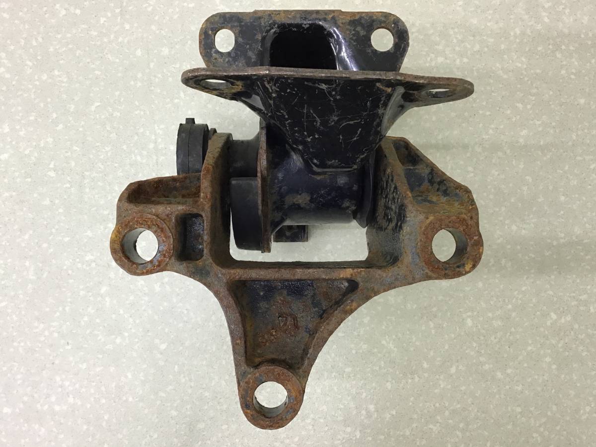 Опора КПП левая Mazda CX-7 (ER) 2006-2012 Опора КПП левая Mazda CX-7 (ER) 2006-2012