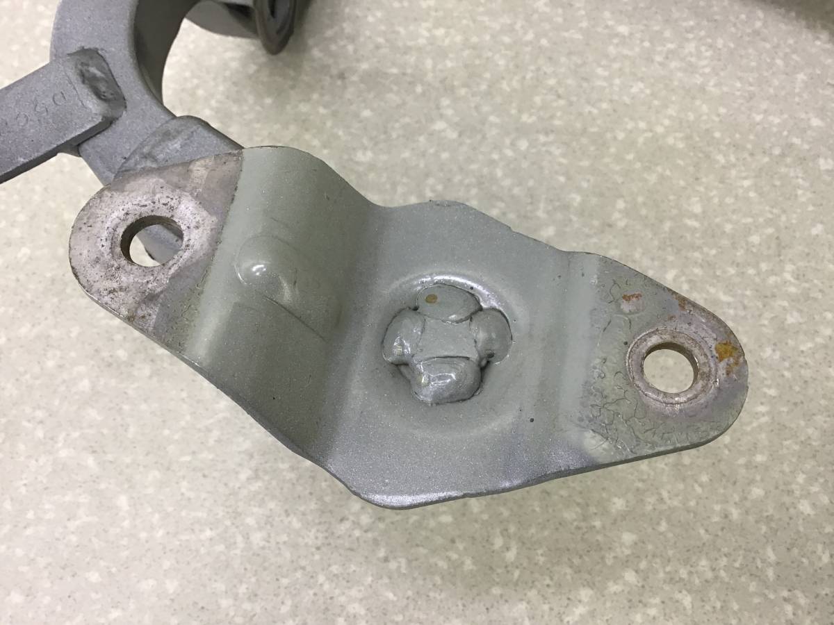 Петля крышки багажника Ford Fiesta (CB1) 2008-2019 Петля крышки багажника Ford Fiesta (CB1) 2008-2019
