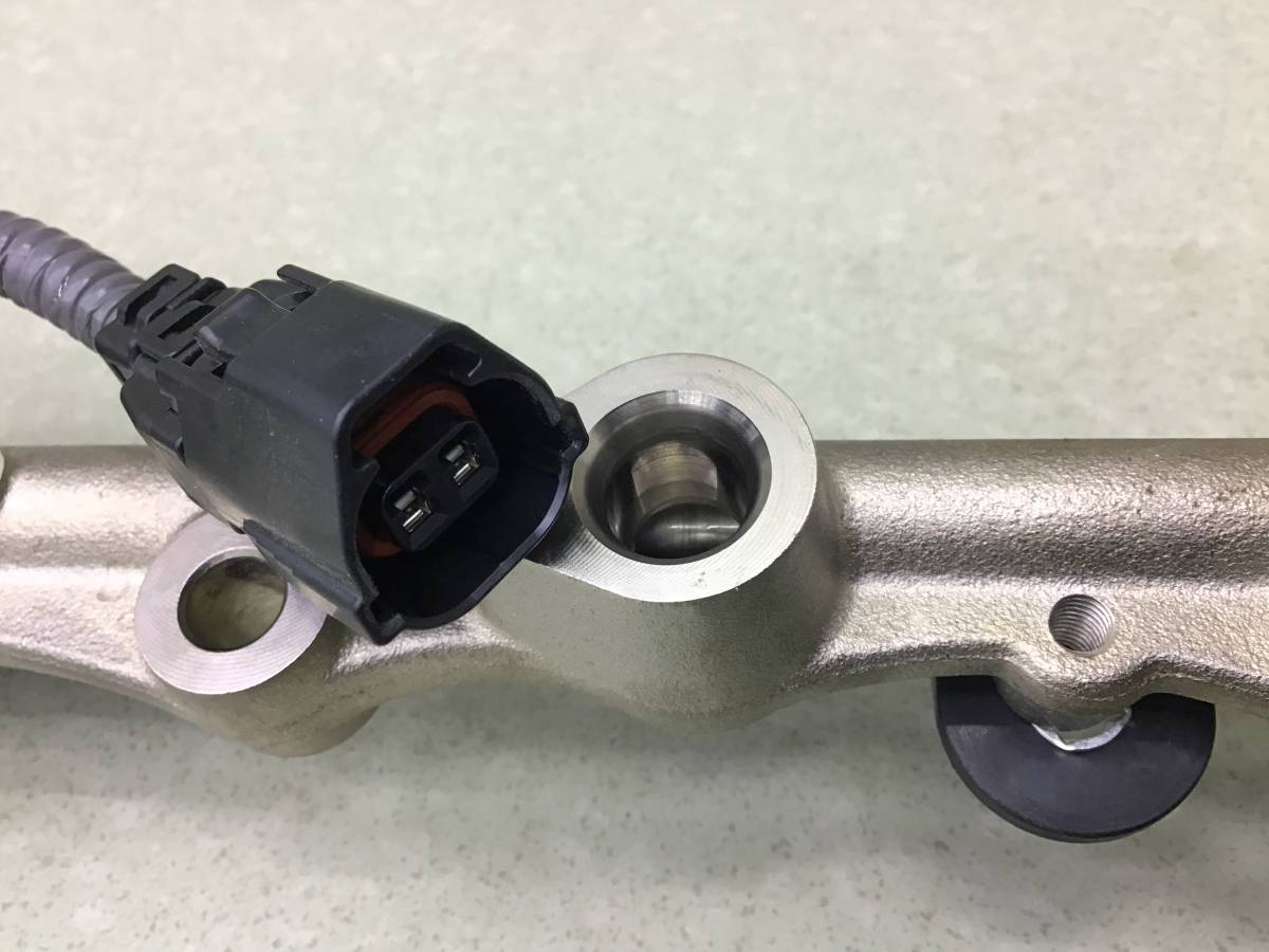 Рейка топливная (рампа) Toyota Land Cruiser (J300) 2021>