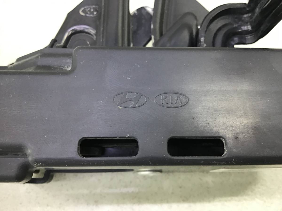Замок капота Kia K5 (DL3) 2019-н.в. Замок капота Kia K5 (DL3) 2019-н.в.