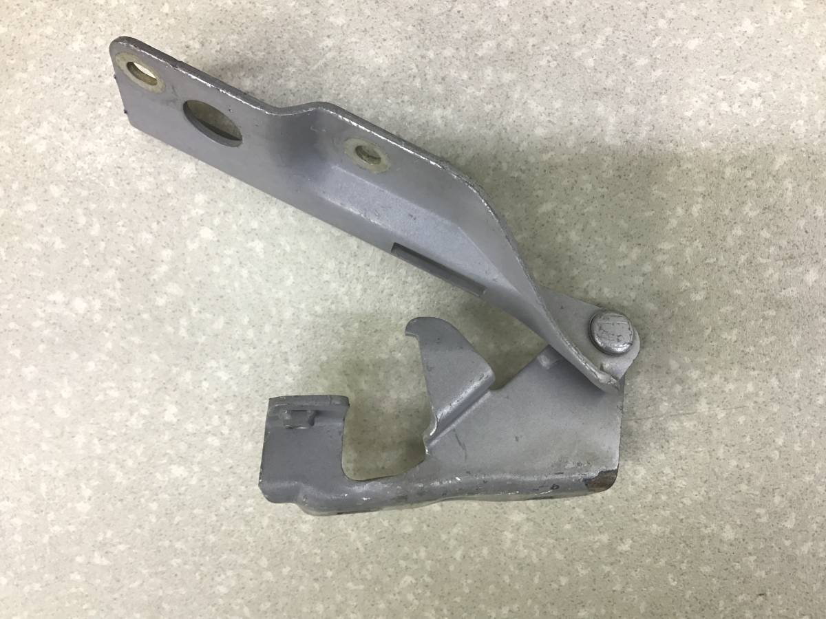 Петля капота правая Nissan Almera Classic (B10) 2006-2013 Петля капота правая Nissan Almera Classic (B10) 2006-2013