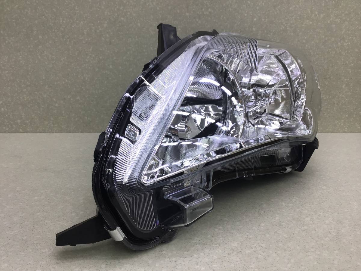 Фара левая Toyota Corolla (ZZE150) 2006-2013 Фара левая Toyota Corolla (ZZE150) 2006-2013