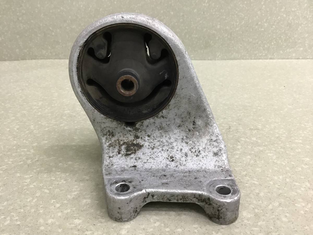Опора КПП левая Nissan Almera Classic (B10) 2006-2013 Опора КПП левая Nissan Almera Classic (B10) 2006-2013