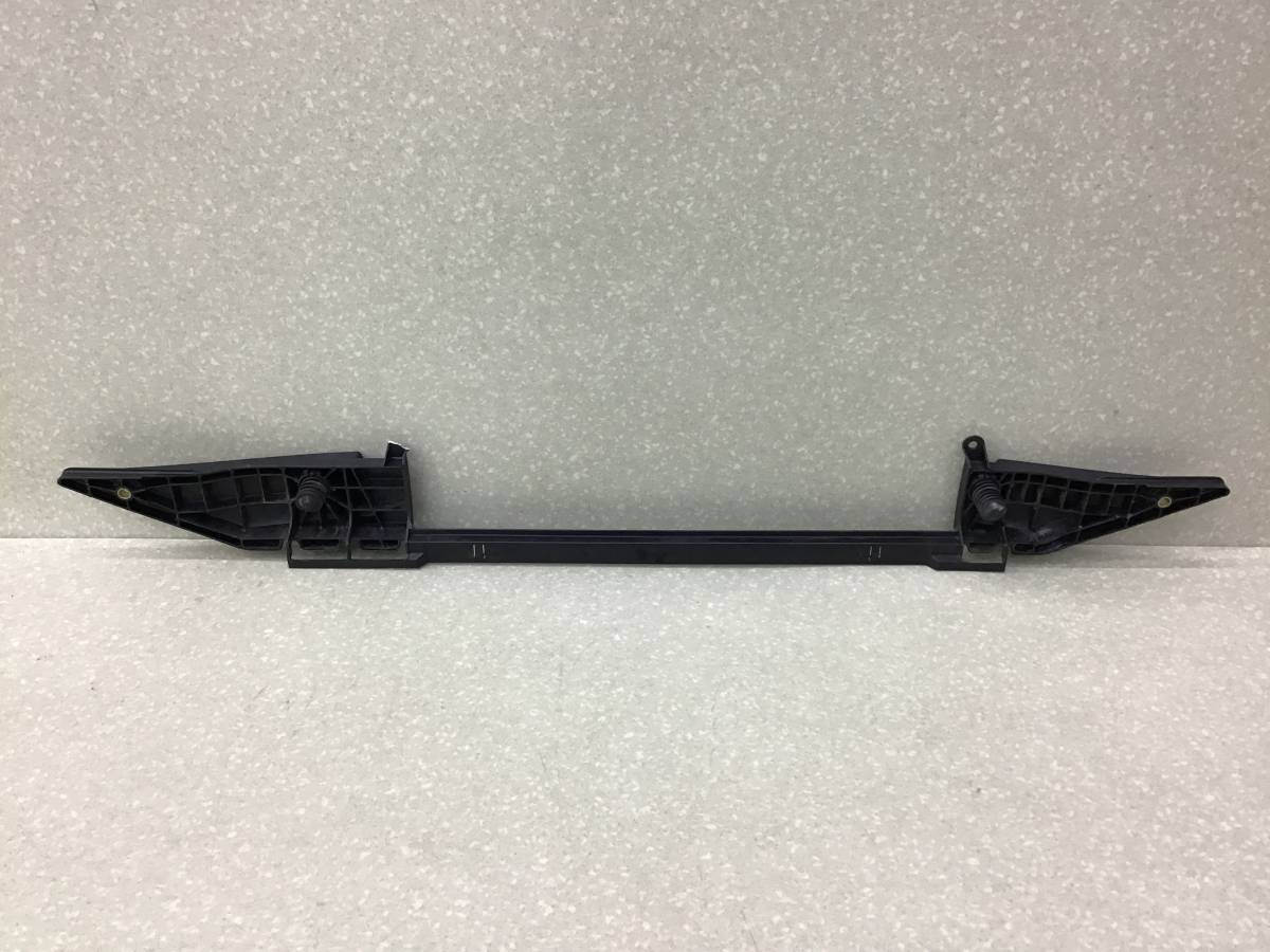 Кронштейн радиатора BMW X5 E53 2000-2007 Кронштейн радиатора BMW X5 E53 2000-2007