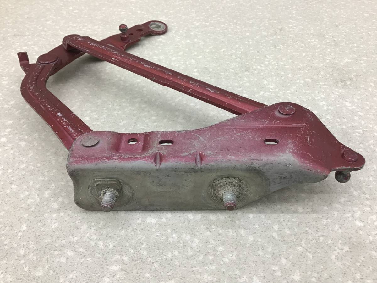 Петля крышки багажника Renault Megane (2) 2002-2009 Петля крышки багажника Renault Megane (2) 2002-2009
