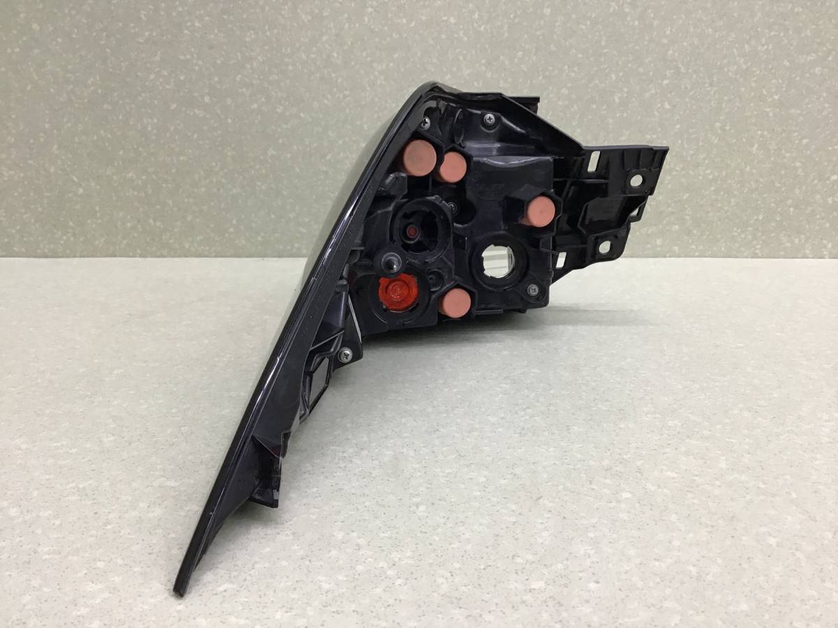 Фонарь задний наружный правый Toyota Rav 4 (XA50) 2018>