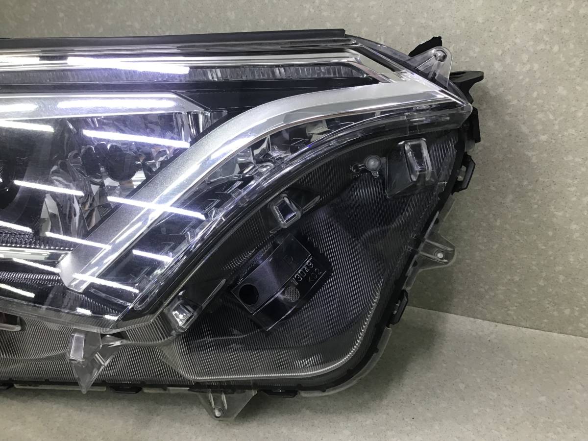 Фара правая Toyota Rav 4 (A40) 2013> Фара правая Toyota Rav 4 (A40) 2013>