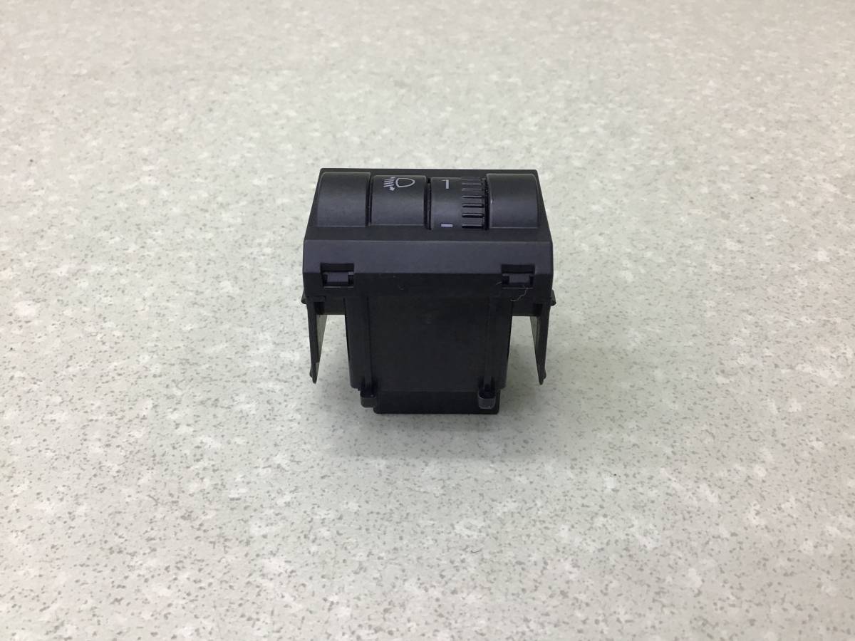 Кнопка корректора фар Skoda Yeti (5L) 2009-2018 Кнопка корректора фар Skoda Yeti (5L) 2009-2018