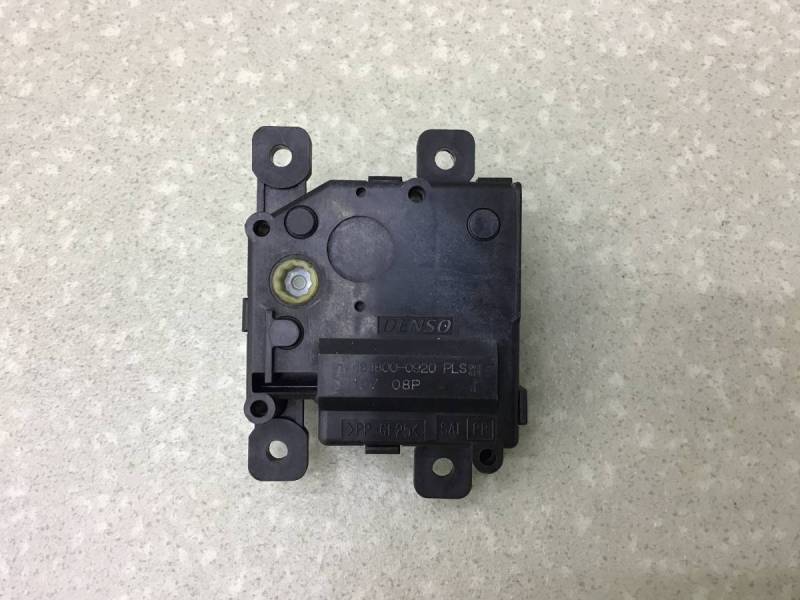 Моторчик заслонки печки Toyota Highlander (U40) 2007-2013 Моторчик заслонки печки Toyota Highlander (U40) 2007-2013