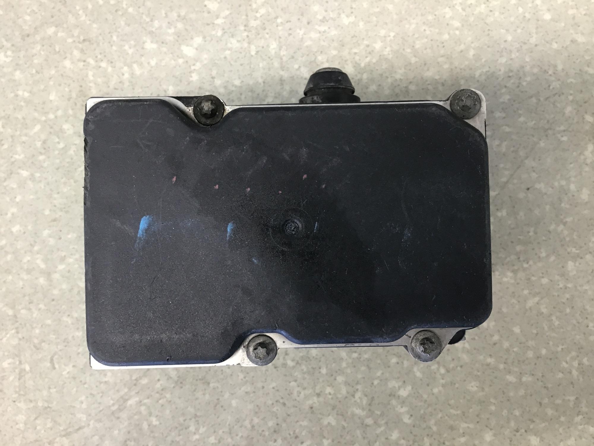 Блок ABS (насос), Nissan Micra (K12E) 2002-2010 Блок ABS (насос), Nissan Micra (K12E) 2002-2010