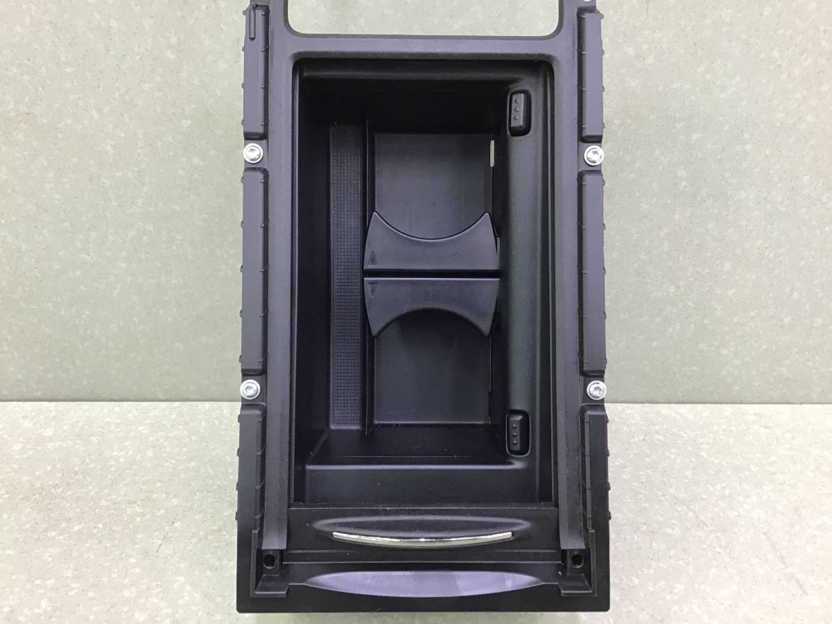 Подстаканник Honda Civic 4D (FD1, FD2, FD3) 2006-2012 Подстаканник Honda Civic 4D (FD1, FD2, FD3) 2006-2012