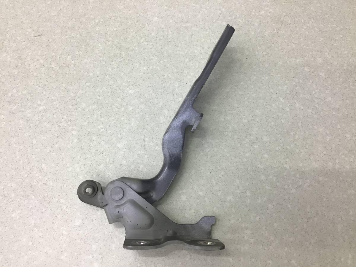 Петля капота правая Chevrolet Cruze (J300) 2009-2016 Петля капота правая Chevrolet Cruze (J300) 2009-2016
