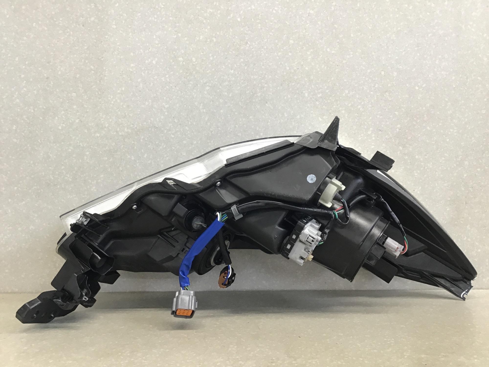 Фара левая Subaru Legacy (B14) 2010-2015 Фара левая Subaru Legacy (B14) 2010-2015