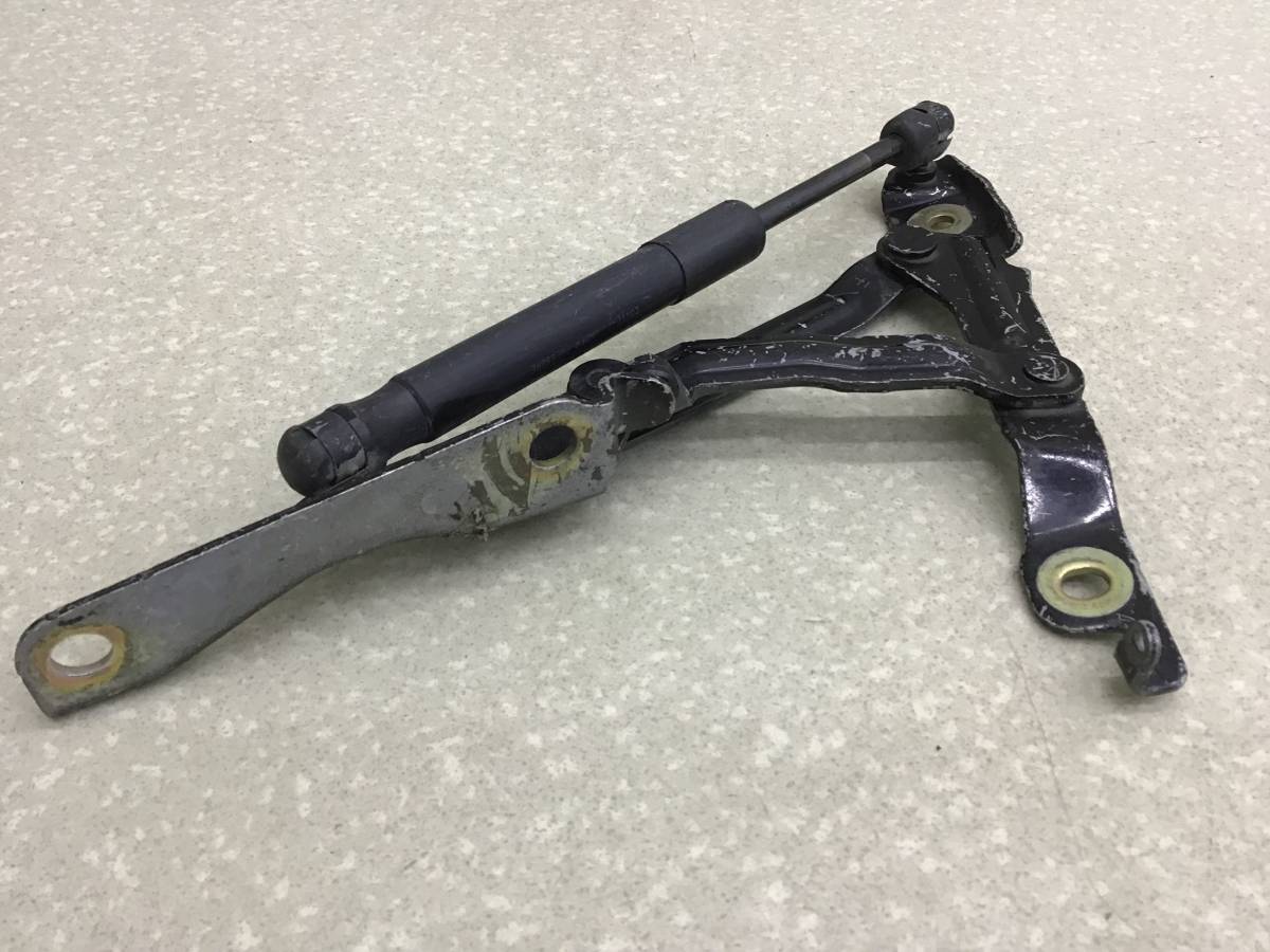 Петля крышки багажника Mazda 3 (BK) 2002-2009 Петля крышки багажника Mazda 3 (BK) 2002-2009