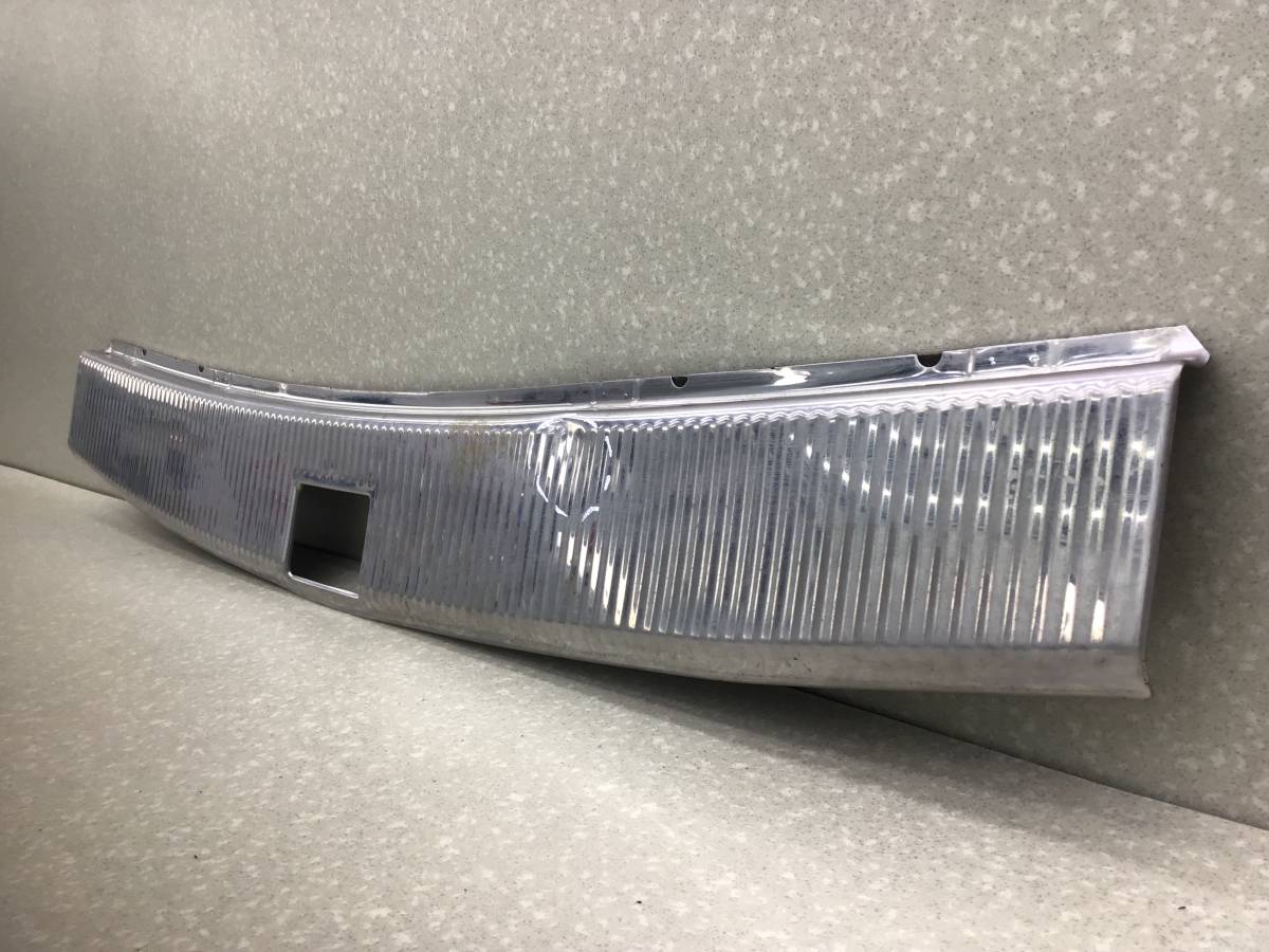 Накладка замка багажника Volkswagen Touareg (7L) 2002-2010 Накладка замка багажника Volkswagen Touareg (7L) 2002-2010
