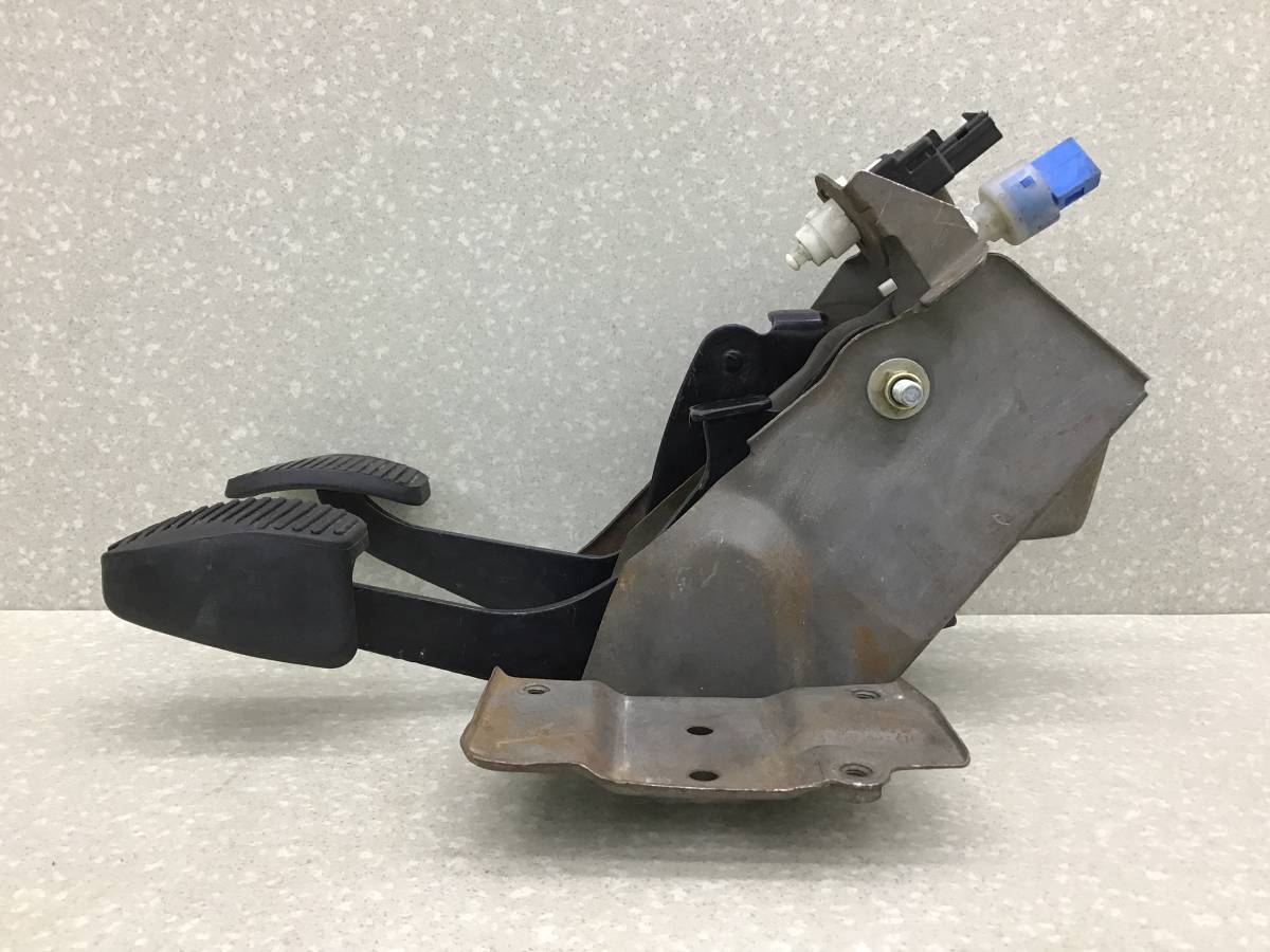 Блок педалей Fiat Albea 2005-2012 Блок педалей Fiat Albea 2005-2012