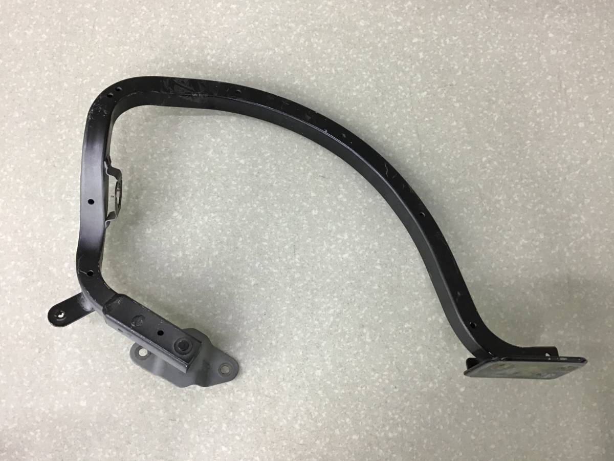 Петля крышки багажника Ford Fiesta (CB1) 2008-2019 Петля крышки багажника Ford Fiesta (CB1) 2008-2019