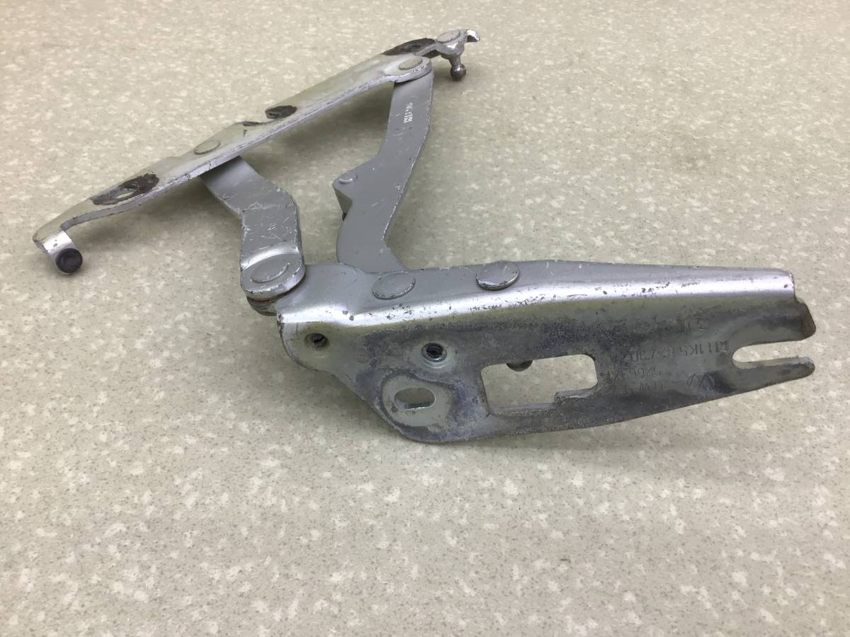 Петля крышки багажника Volkswagen Jetta (1K) 2006-2011 Петля крышки багажника Volkswagen Jetta (1K) 2006-2011