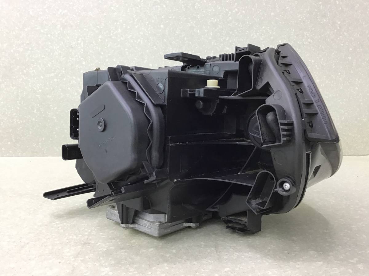 Фара правая BMW X3 E83 2004-2010 Фара правая BMW X3 E83 2004-2010