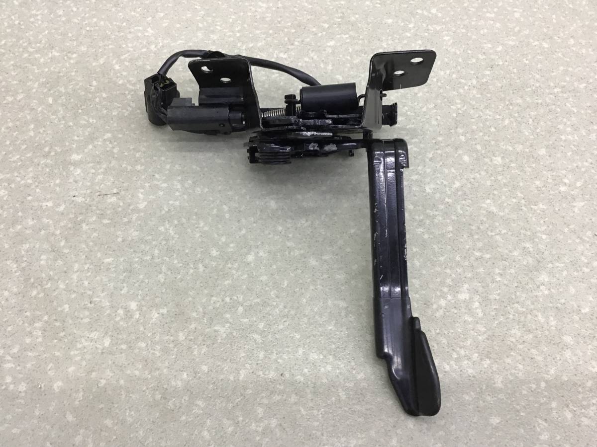 Замок капота Kia Sorento III Prime 2015-2020 Замок капота Kia Sorento III Prime 2015-2020