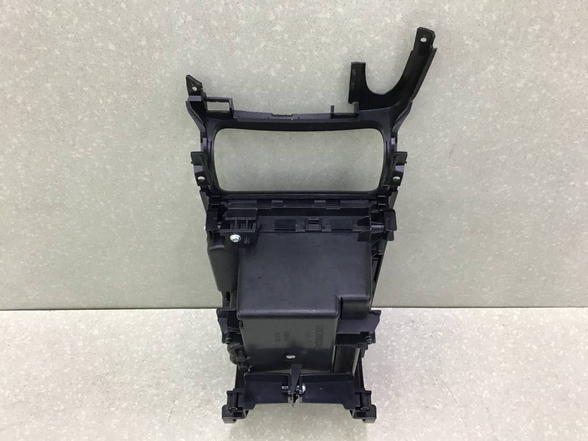 Подстаканник Honda Civic 4D (FD1, FD2, FD3) 2006-2012 Подстаканник Honda Civic 4D (FD1, FD2, FD3) 2006-2012