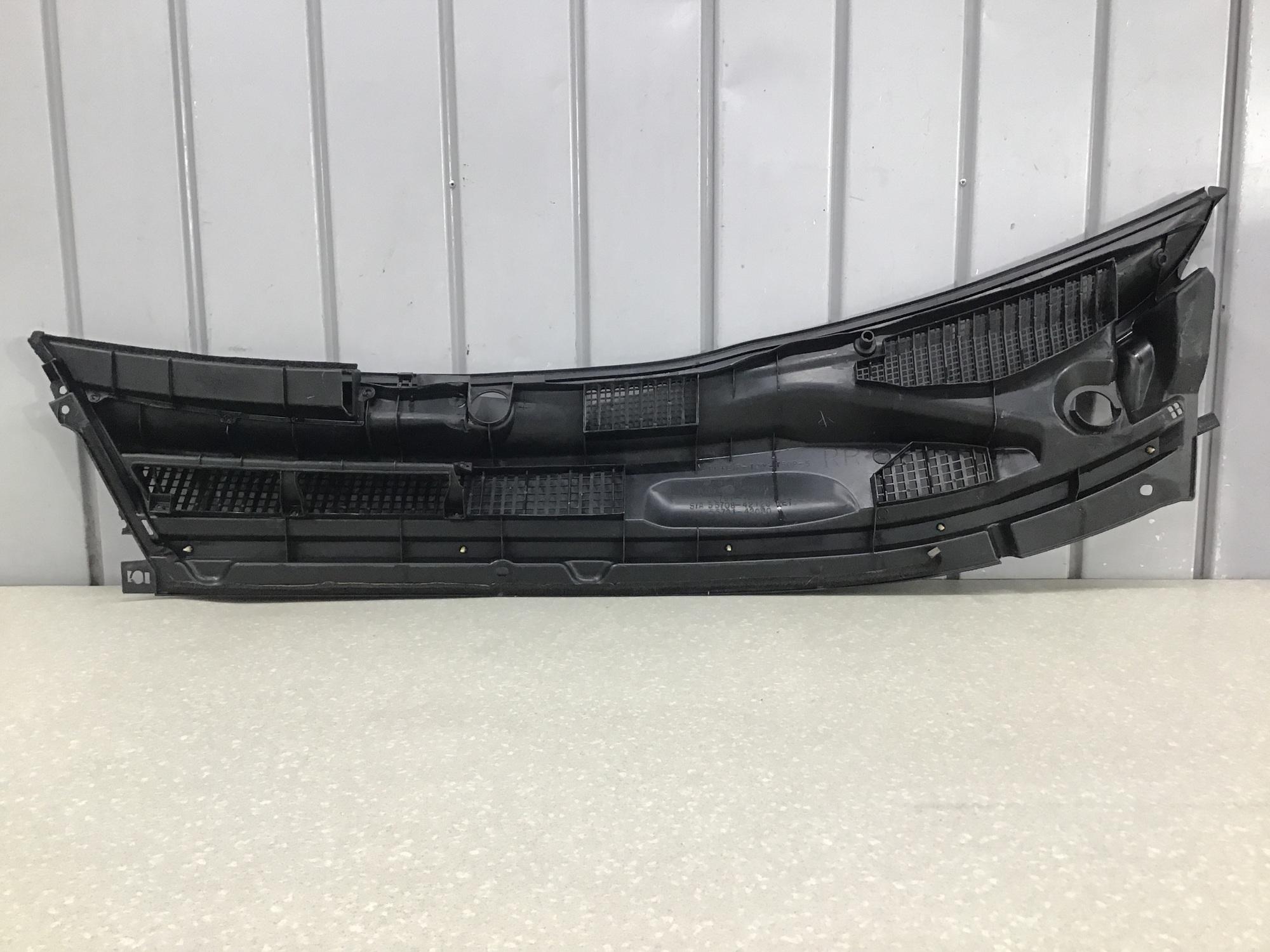 Решетка стеклоочистителей ( ЖАБО ), Toyota RAV 4 2000-2005 Решетка стеклоочистителей ( ЖАБО ), Toyota RAV 4 2000-2005