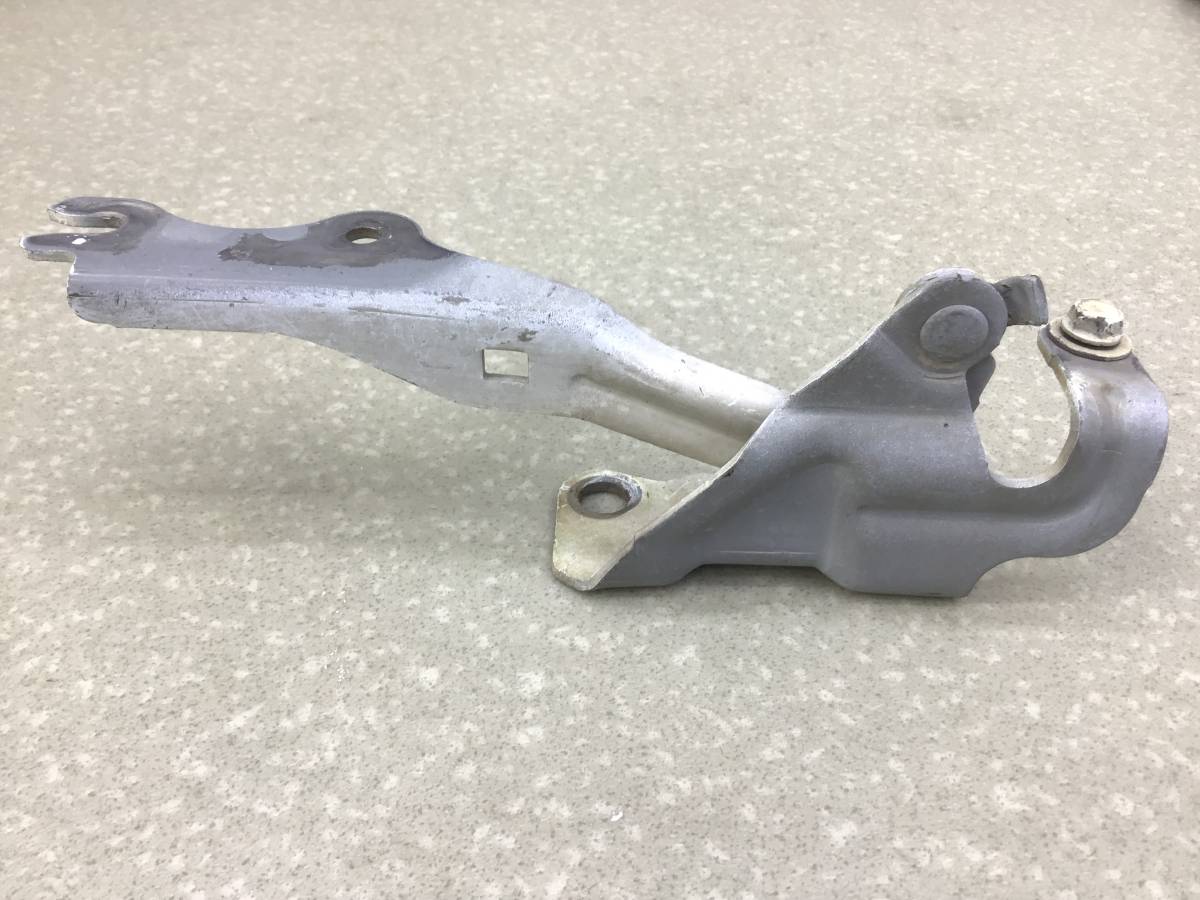 Петля капота левая Mazda CX-7 (ER) 2006-2012 Петля капота левая Mazda CX-7 (ER) 2006-2012