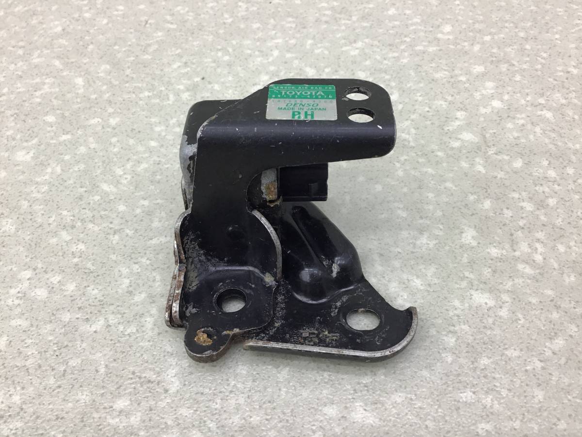Датчик AIR BAG Toyota Rav 4 (A20) 2000-2005 Датчик AIR BAG Toyota Rav 4 (A20) 2000-2005