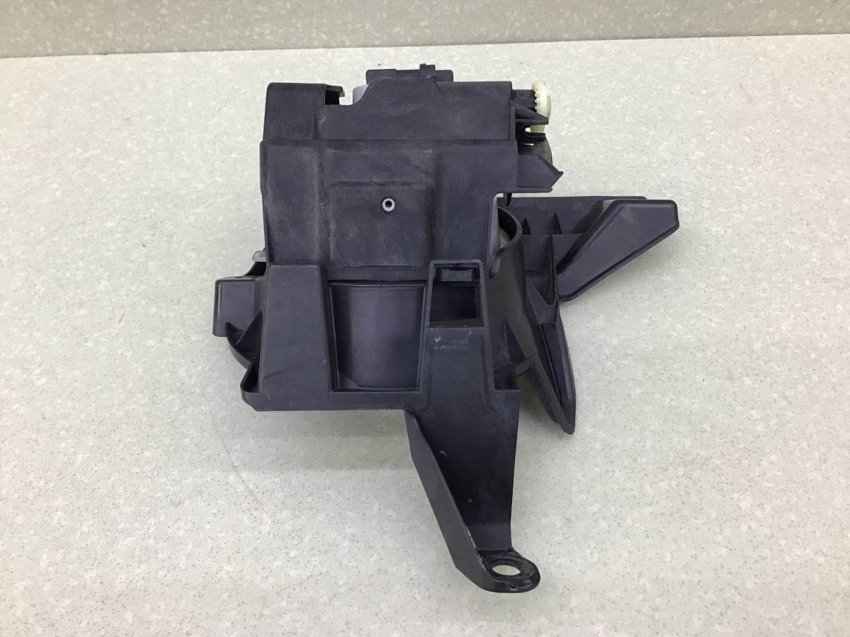 Фара противотуманная правая Toyota Rav 4 (A40) 2013> Фара противотуманная правая Toyota Rav 4 (A40) 2013>