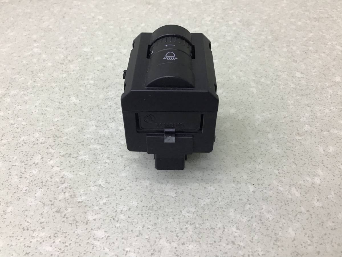 Кнопка корректора фар Skoda Yeti (5L) 2009-2018 Кнопка корректора фар Skoda Yeti (5L) 2009-2018