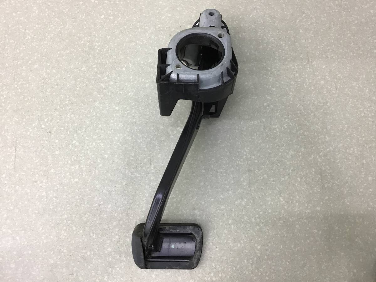 Педаль тормоза Mercedes-Benz C-Class (W204) 2007-2014 Педаль тормоза Mercedes-Benz C-Class (W204) 2007-2014