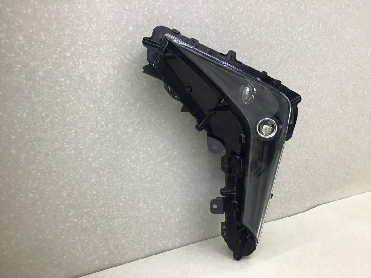 Фара противотуманная левая Lexus LX450D /570 (VDJ201) 2015-2022 Фара противотуманная левая Lexus LX450D /570 (VDJ201) 2015-2022