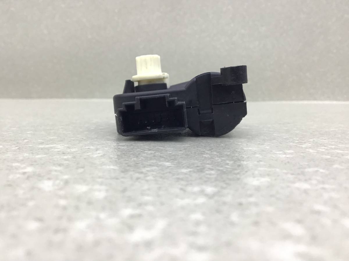 Моторчик заслонки печки Volkswagen Jetta (1K) 2006-2011 Моторчик заслонки печки Volkswagen Jetta (1K) 2006-2011