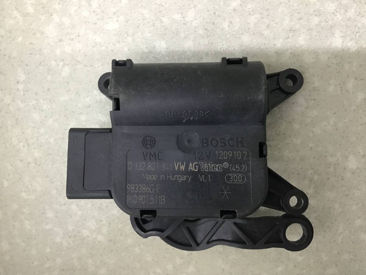 Моторчик заслонки печки Volkswagen Touran (1T3) 2010-2015 Моторчик заслонки печки Volkswagen Touran (1T3) 2010-2015