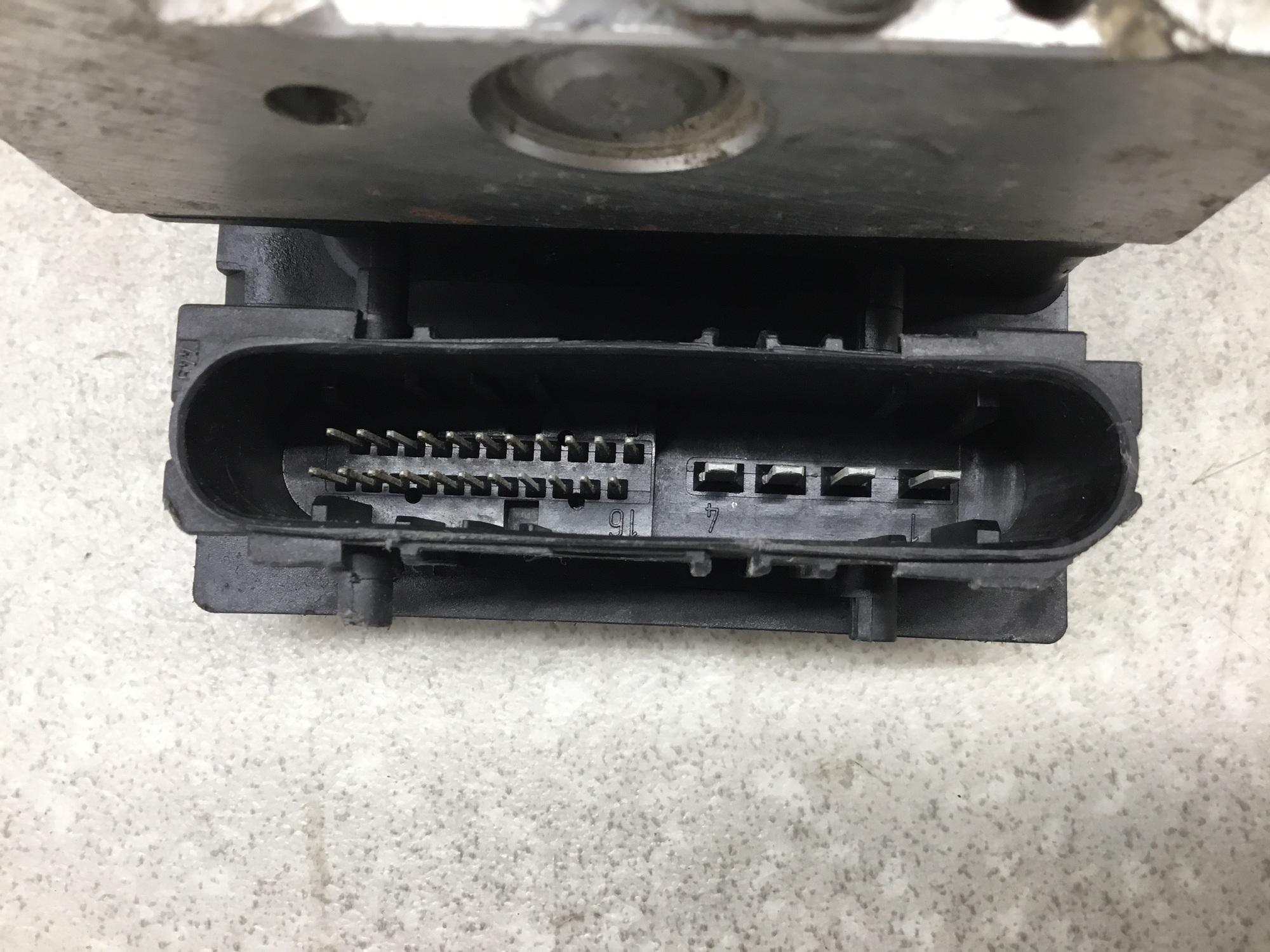 Блок ABS (насос) Subaru Legacy (B13) 2003-2009 Блок ABS (насос) Subaru Legacy (B13) 2003-2009