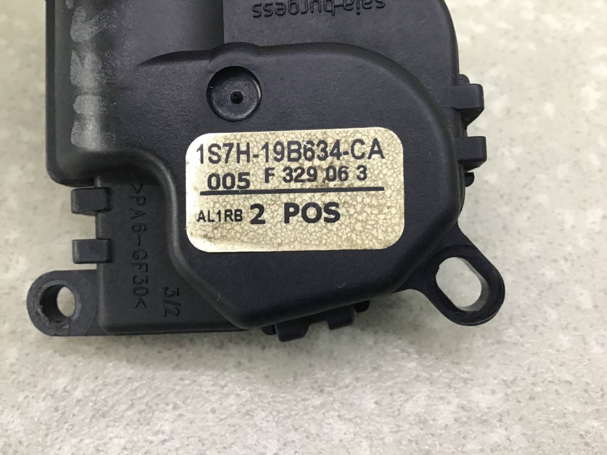 Моторчик заслонки печки Ford Fiesta (CBK) 2001-2008 Моторчик заслонки печки Ford Fiesta (CBK) 2001-2008