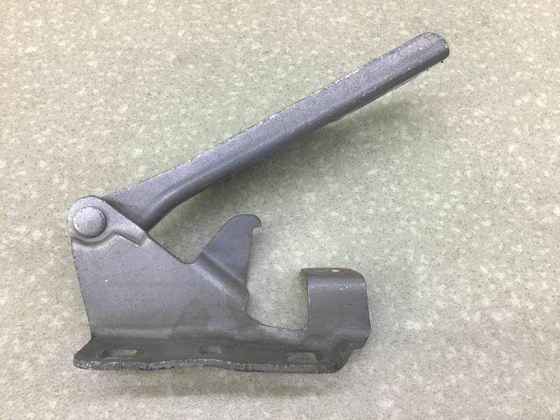 Петля капота правая Nissan Almera Classic (B10) 2006-2013 Петля капота правая Nissan Almera Classic (B10) 2006-2013