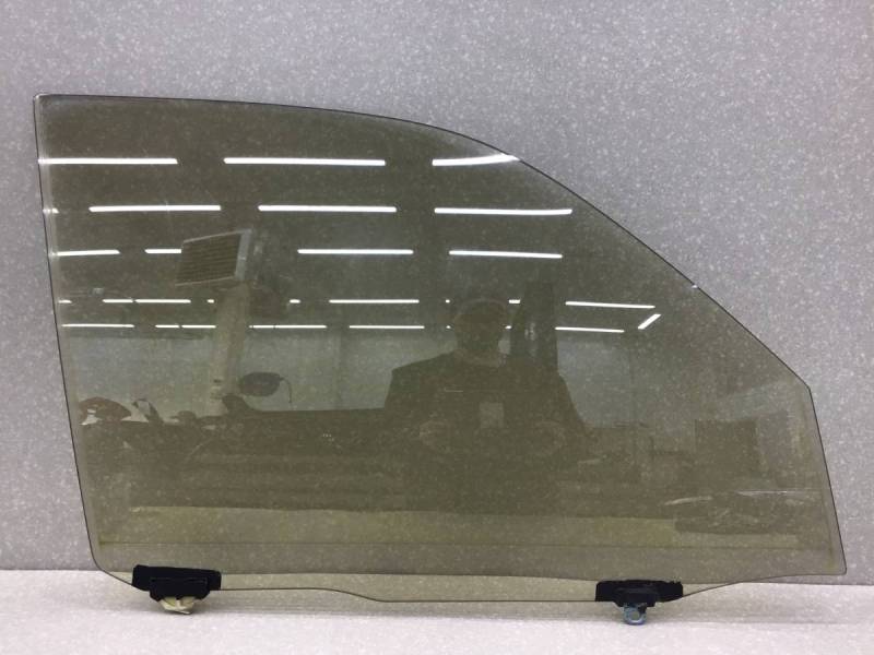 Стекло двери передней правой Toyota Land Cruiser (J100) 1998-2007