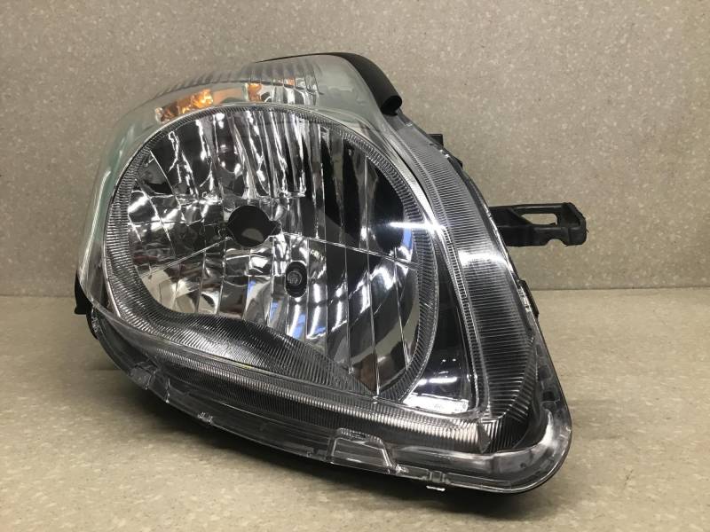 Фара правая Toyota Vitz P90 2005-2011 Фара правая Toyota Vitz P90 2005-2011