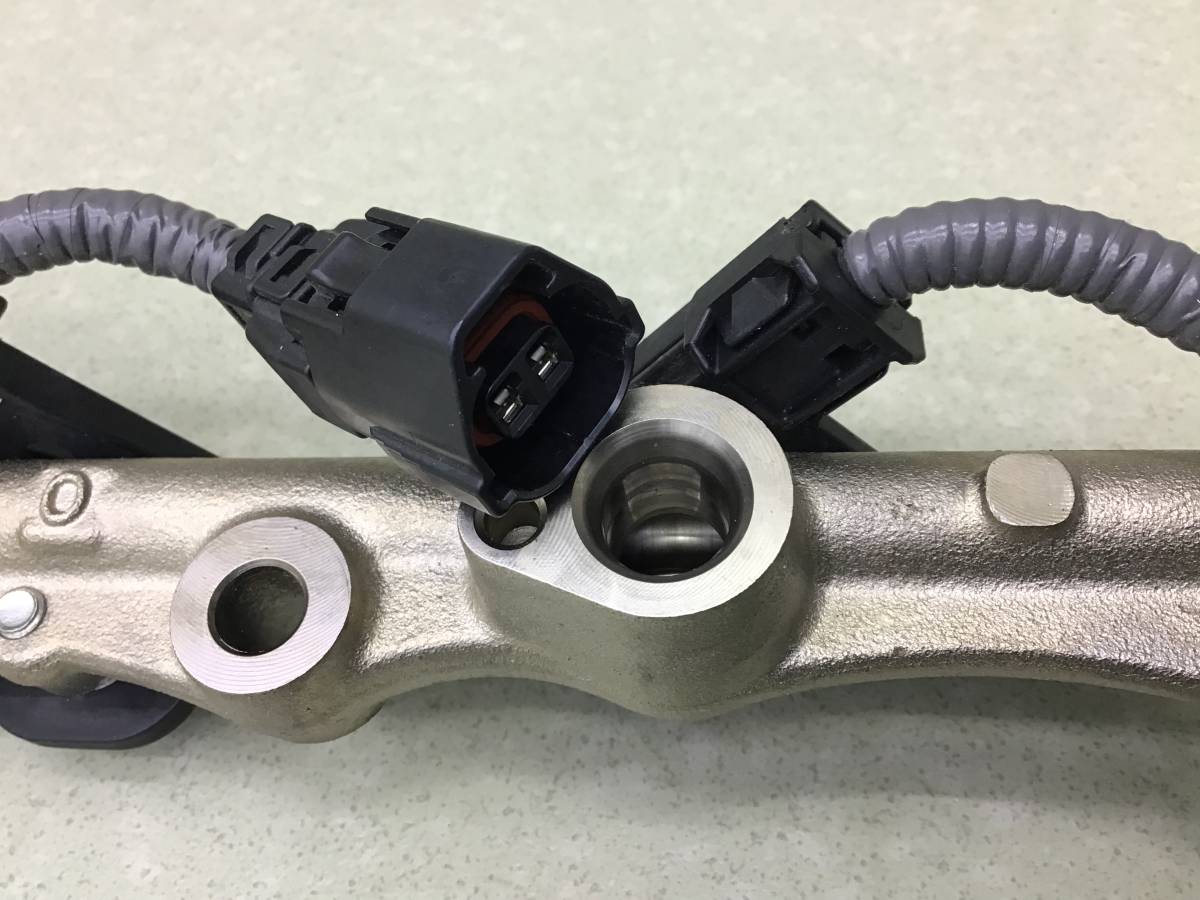 Рейка топливная (рампа) Toyota Land Cruiser (J300) 2021>