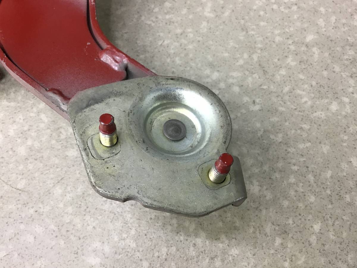 Петля крышки багажника Renault Clio (2) 1998-2008 Петля крышки багажника Renault Clio (2) 1998-2008